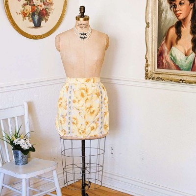 Tablier vintage style jupe fleur jaune 